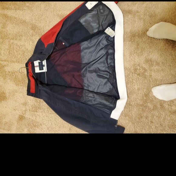 Tommy Hillfiger - Picture 2 of 3